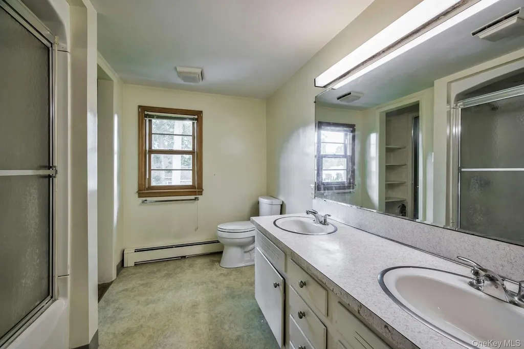 35 Red Oak Place Massapequa NY 11758