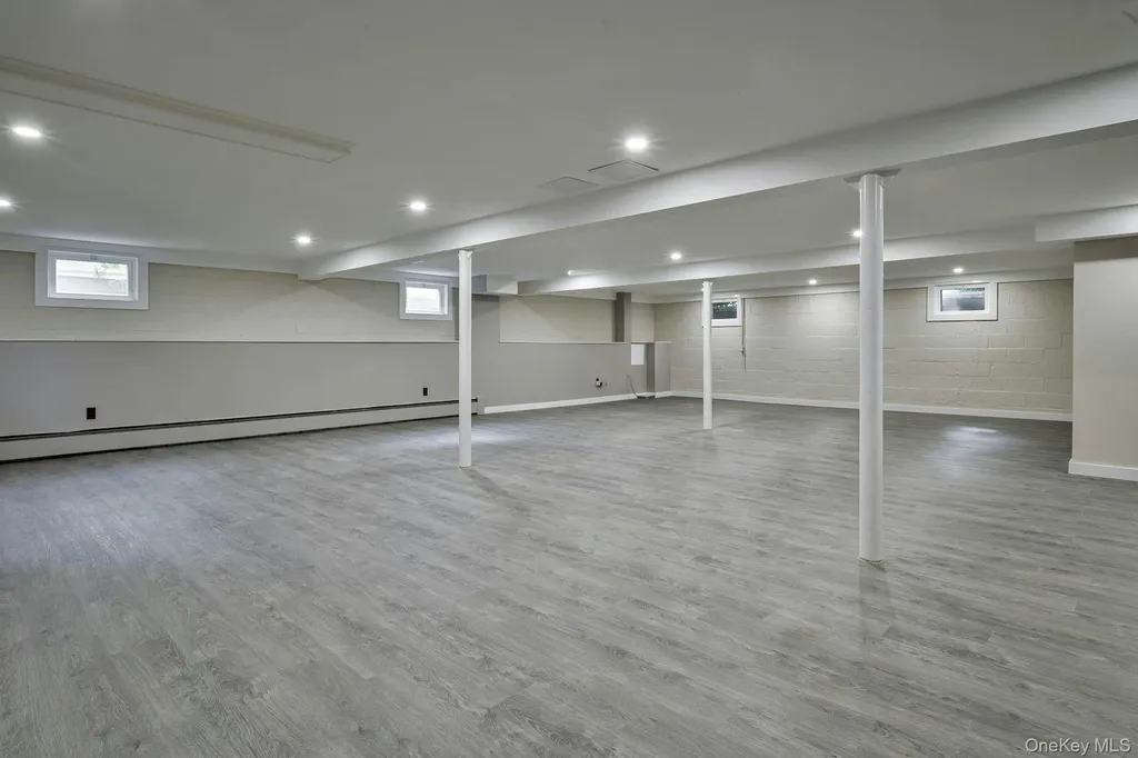 35 Red Oak Place Massapequa NY 11758