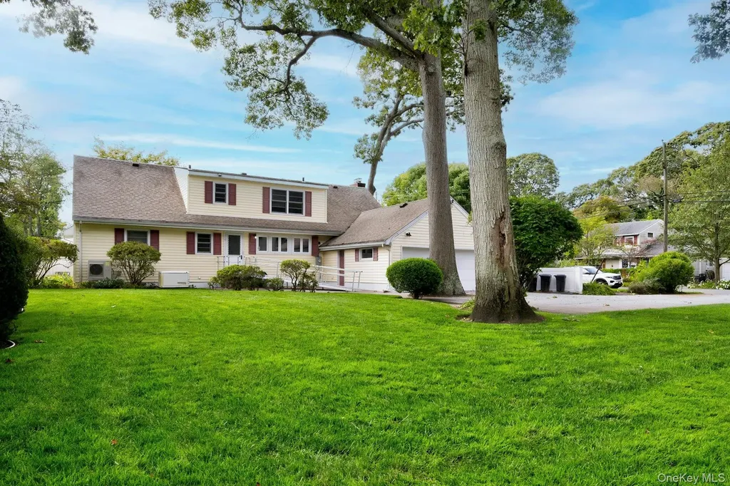 35 Red Oak Place Massapequa NY 11758