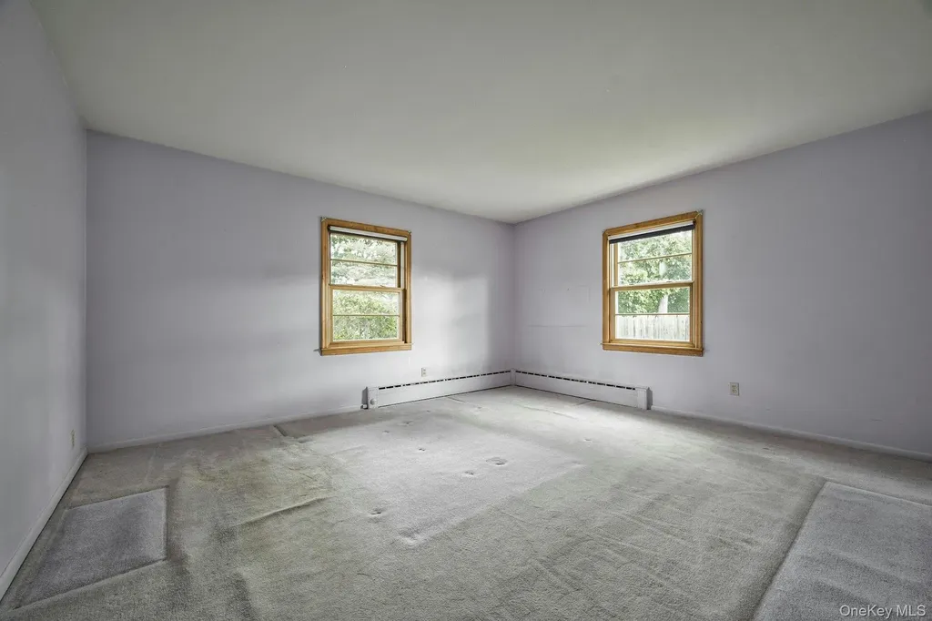 35 Red Oak Place Massapequa NY 11758