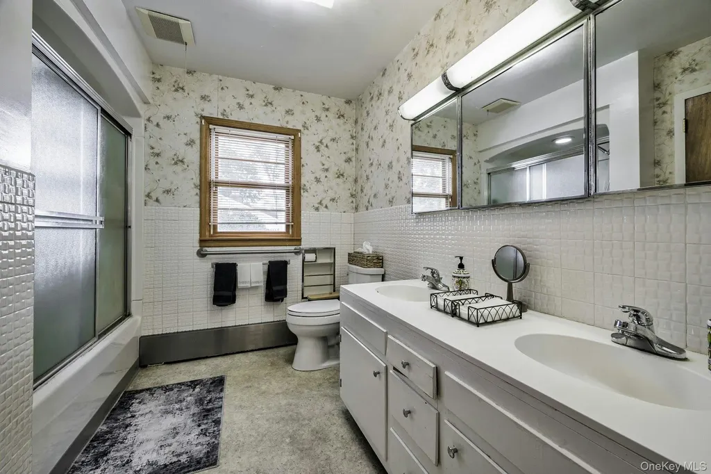 35 Red Oak Place Massapequa NY 11758