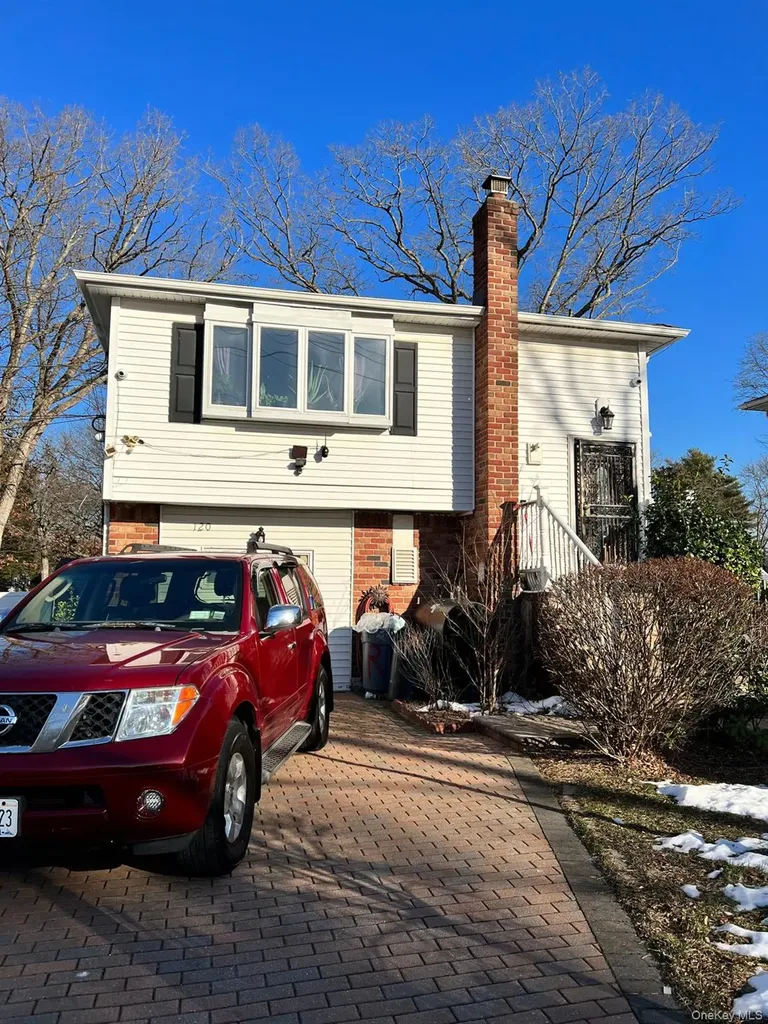 120 Lockwood Avenue Huntington NY 11746
