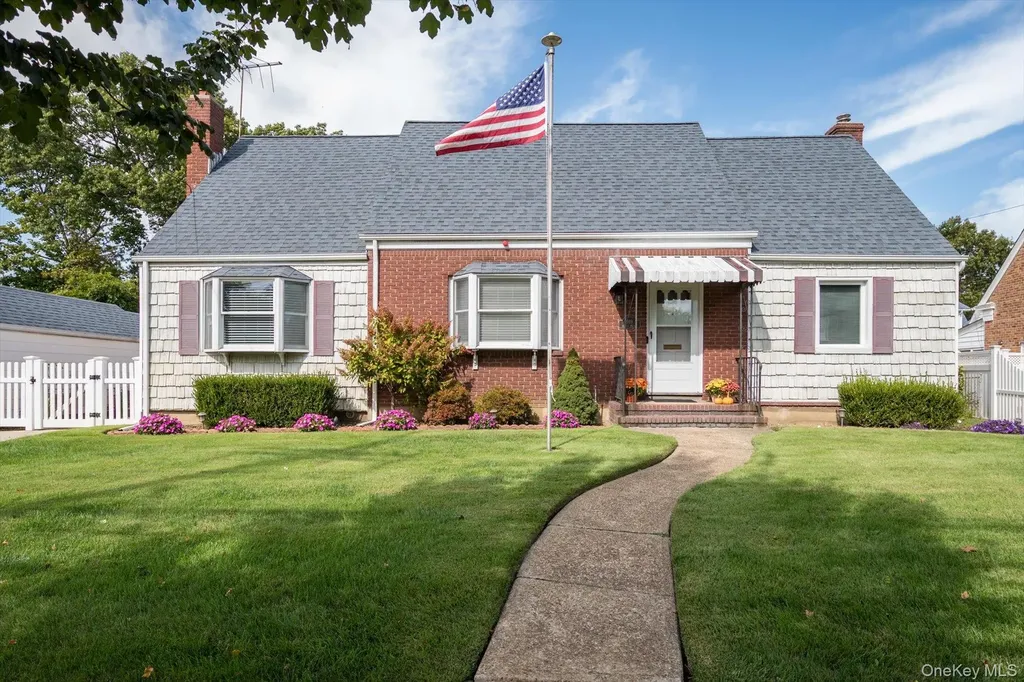 669 Seaman Avenue Baldwin NY 11510