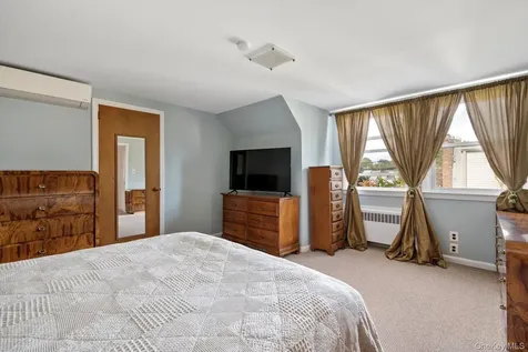 669 Seaman Avenue Baldwin NY 11510