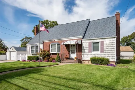 669 Seaman Avenue Baldwin NY 11510