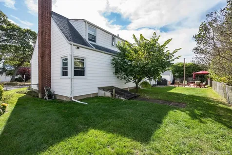 669 Seaman Avenue Baldwin NY 11510