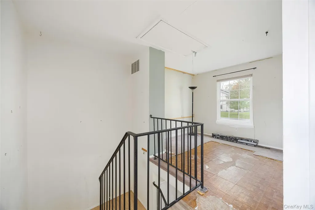 8 Sunny Brook Circle Highland NY 12528