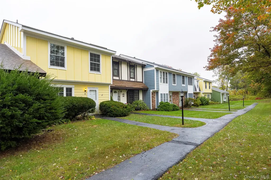 8 Sunny Brook Circle Highland NY 12528
