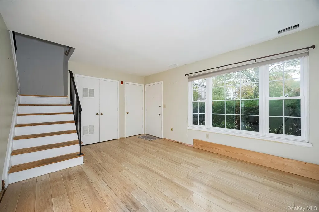 8 Sunny Brook Circle Highland NY 12528