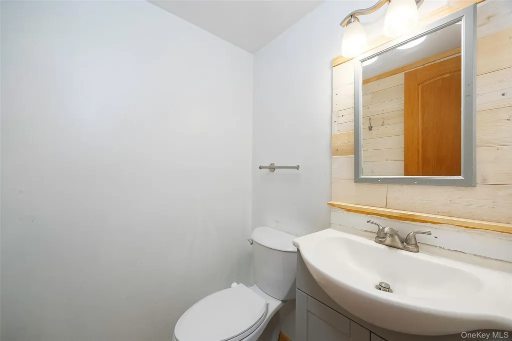 8 Sunny Brook Circle Highland NY 12528