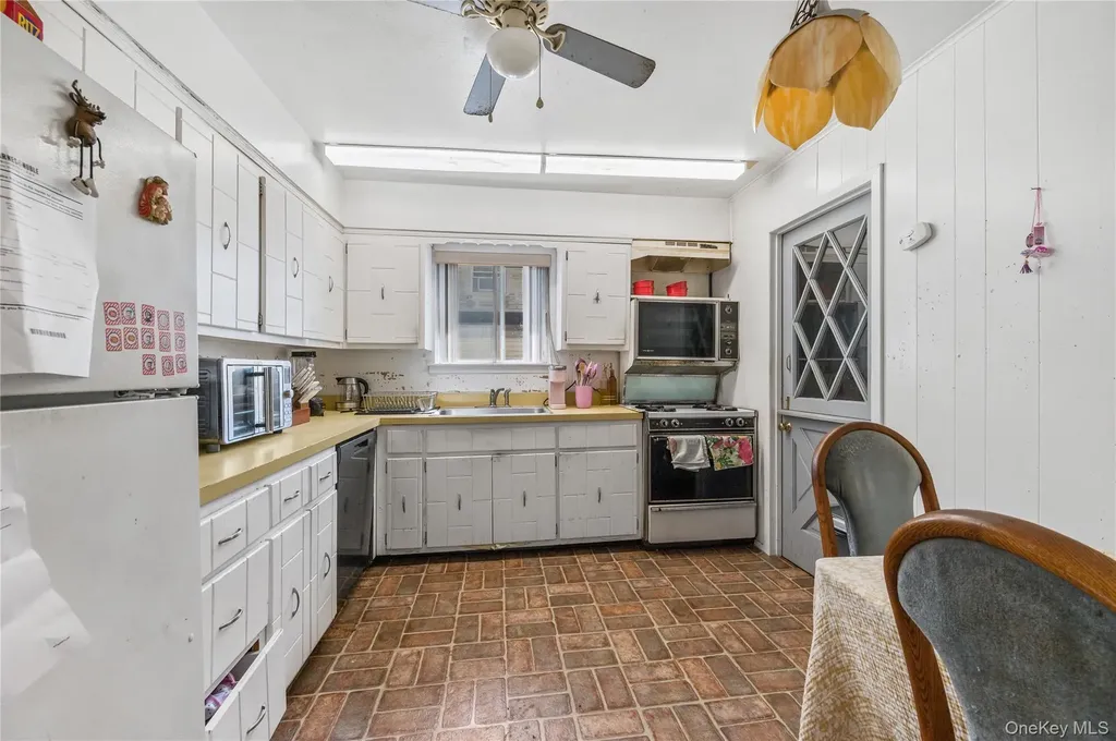 1369 Pine Drive Bay Shore NY 11706