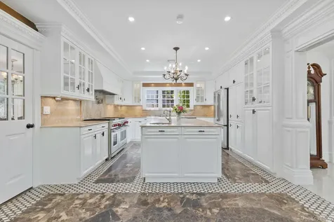 675 Quaker Road Chappaqua NY 10514