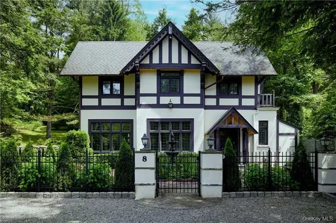 8 Old Park Road Tuxedo Park NY 10987