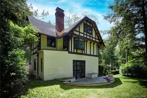 8 Old Park Road Tuxedo Park NY 10987