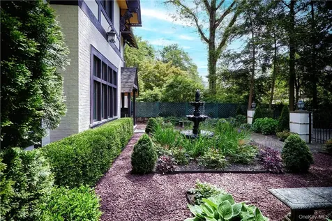 8 Old Park Road Tuxedo Park NY 10987