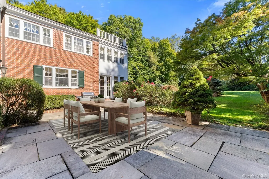 8 Cooper Road Scarsdale NY 10583