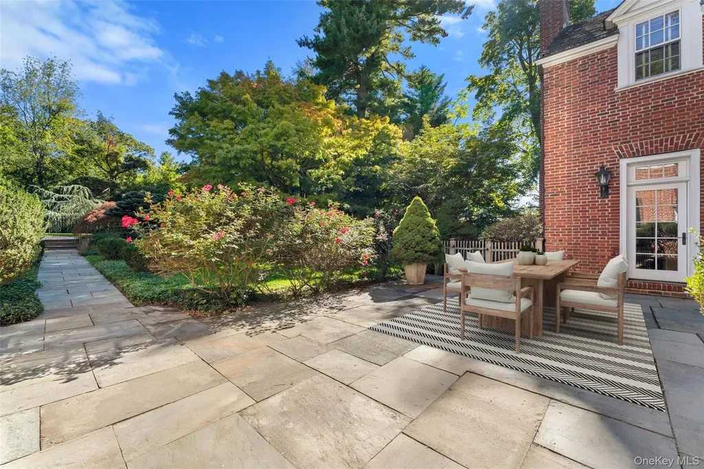8 Cooper Road Scarsdale NY 10583