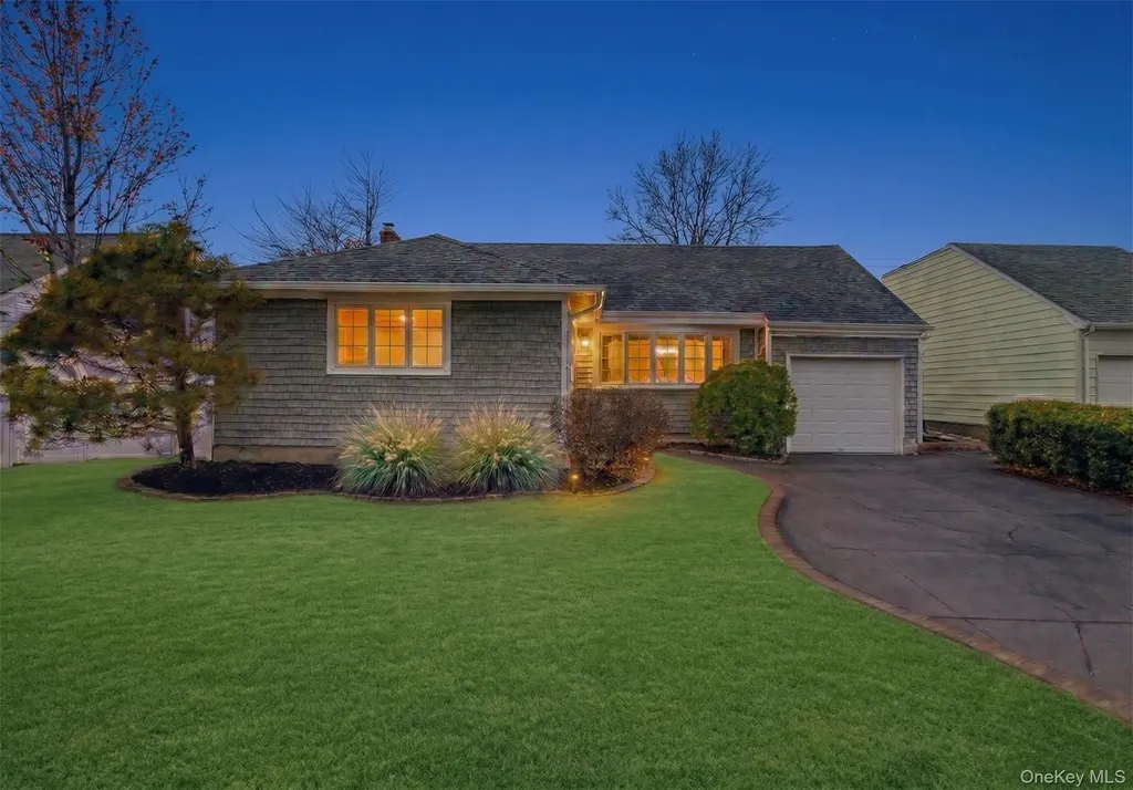 485 Farm Ranch Road W Bethpage NY 11714