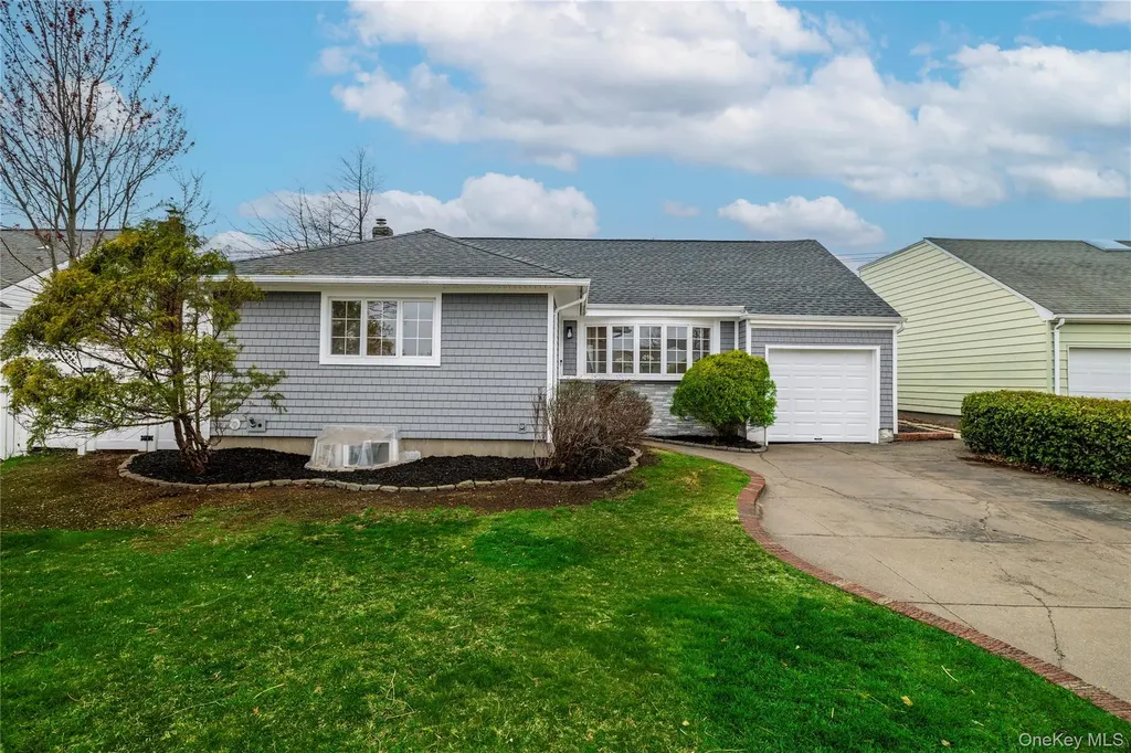 485 Farm Ranch Road W Bethpage NY 11714