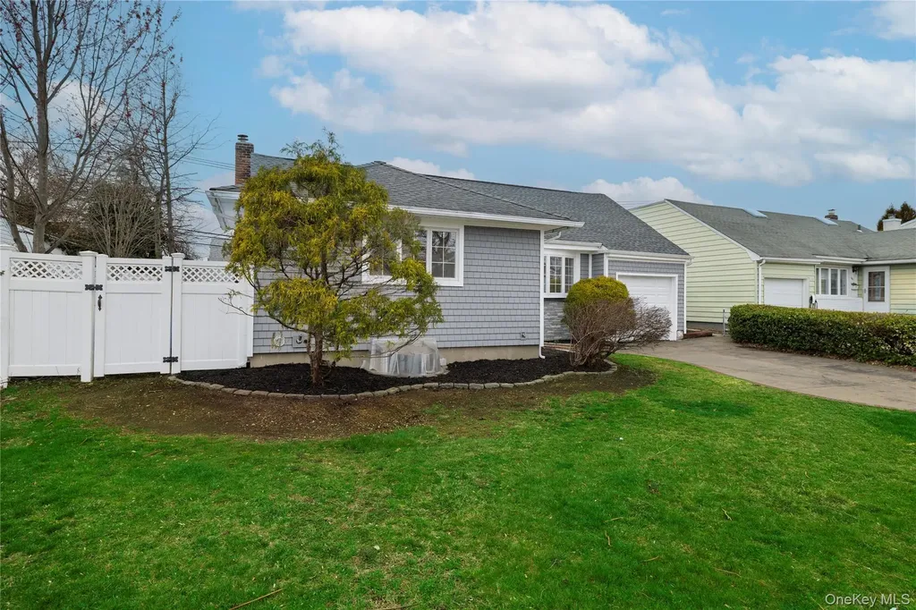 485 Farm Ranch Road W Bethpage NY 11714