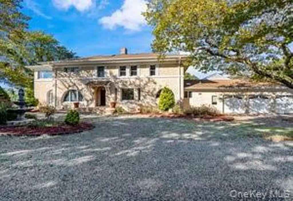 68 E Bayberry Road Islip NY 11751