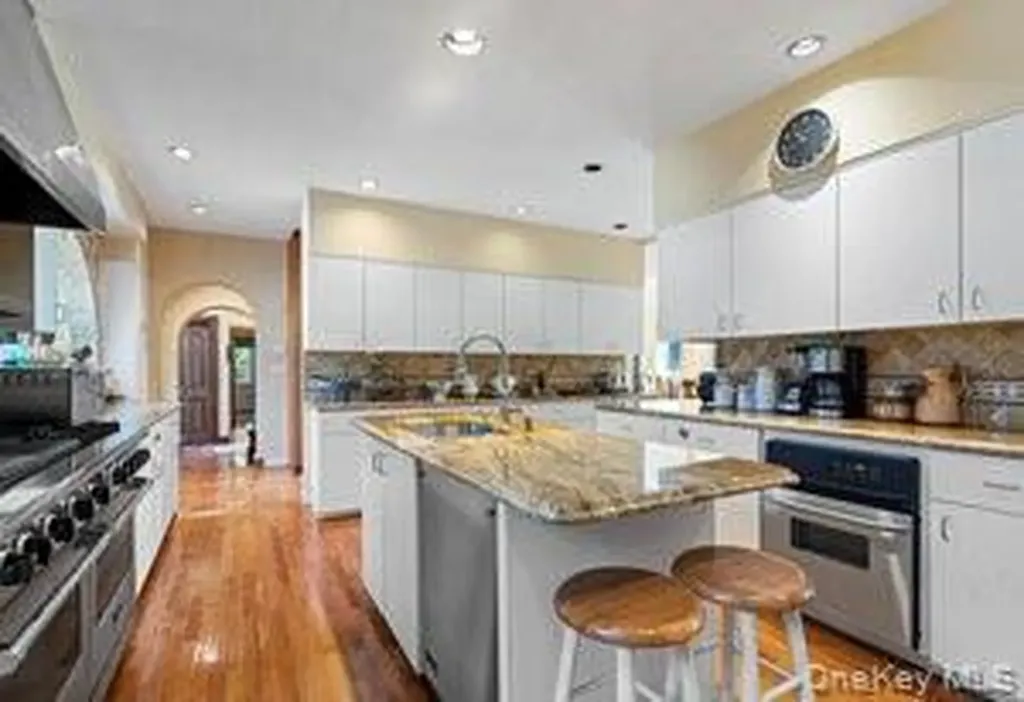 68 E Bayberry Road Islip NY 11751