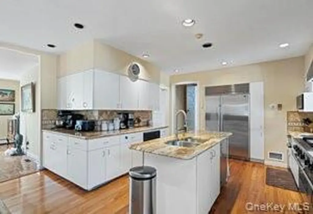 68 E Bayberry Road Islip NY 11751