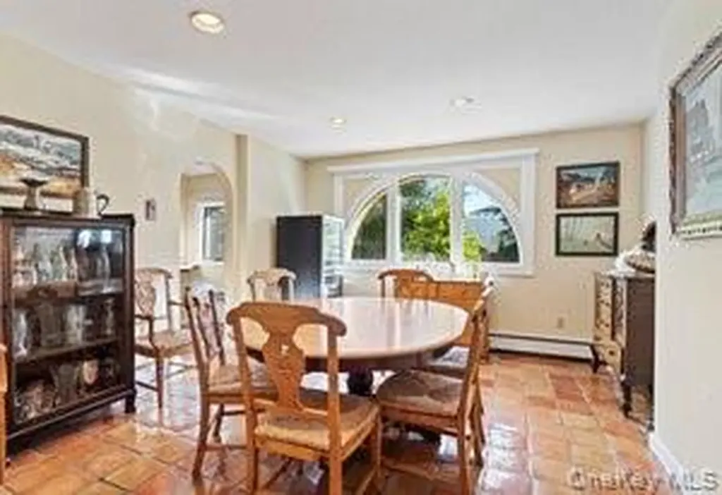 68 E Bayberry Road Islip NY 11751