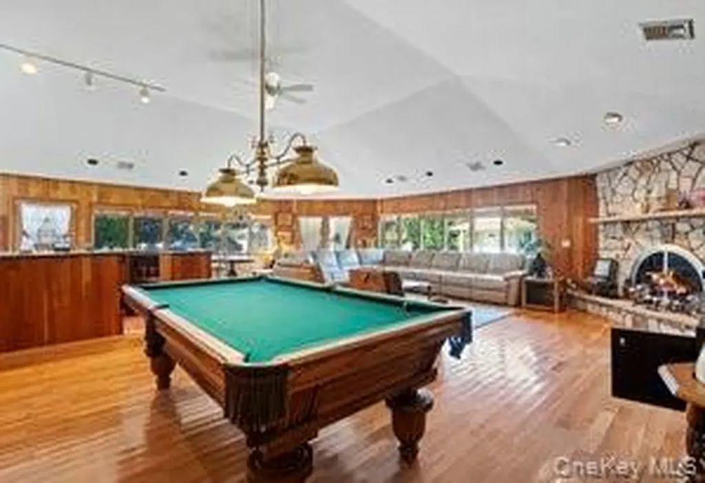 68 E Bayberry Road Islip NY 11751