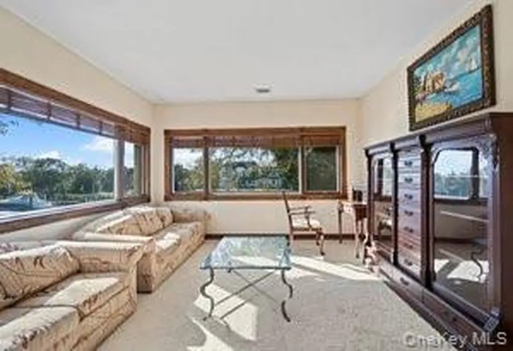 68 E Bayberry Road Islip NY 11751