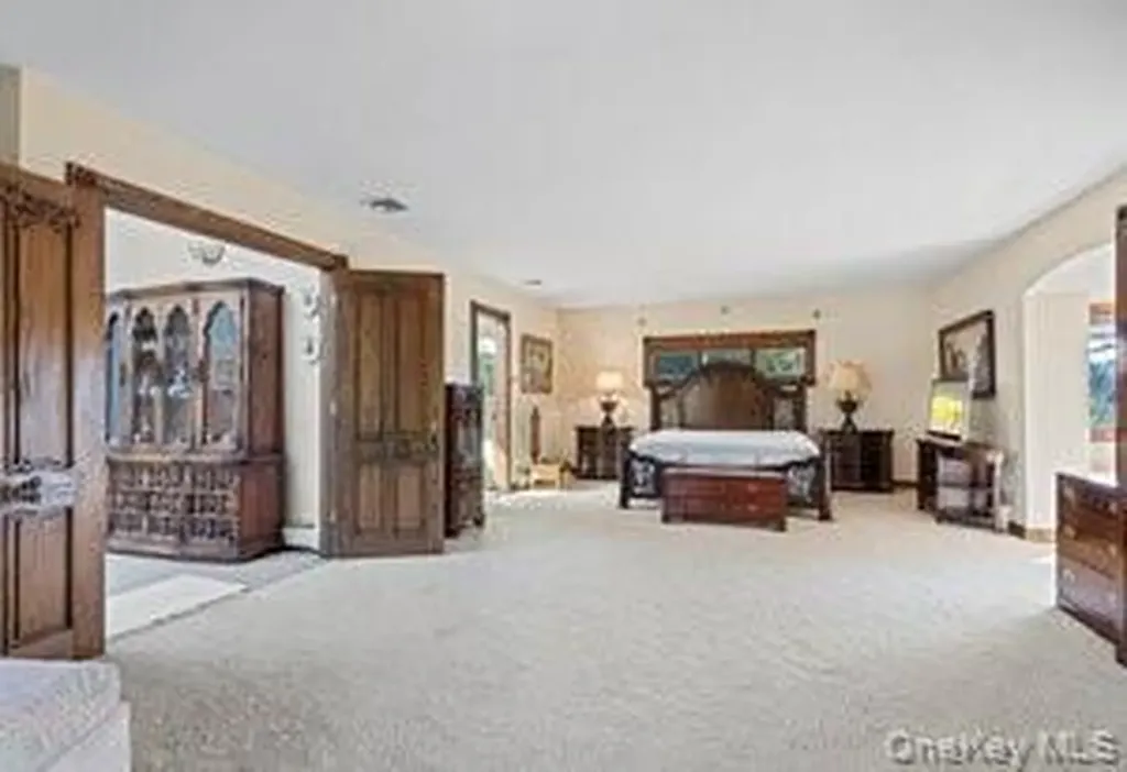 68 E Bayberry Road Islip NY 11751
