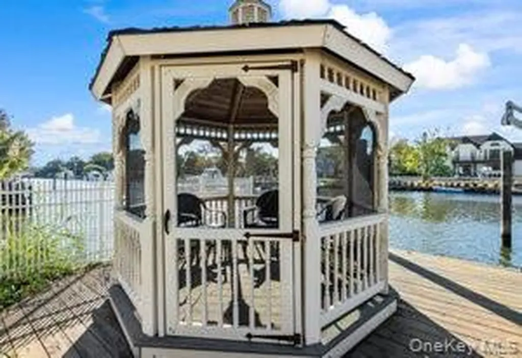 68 E Bayberry Road Islip NY 11751