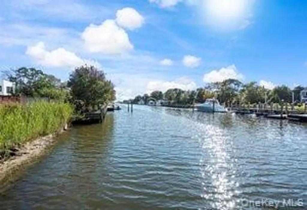 68 E Bayberry Road Islip NY 11751