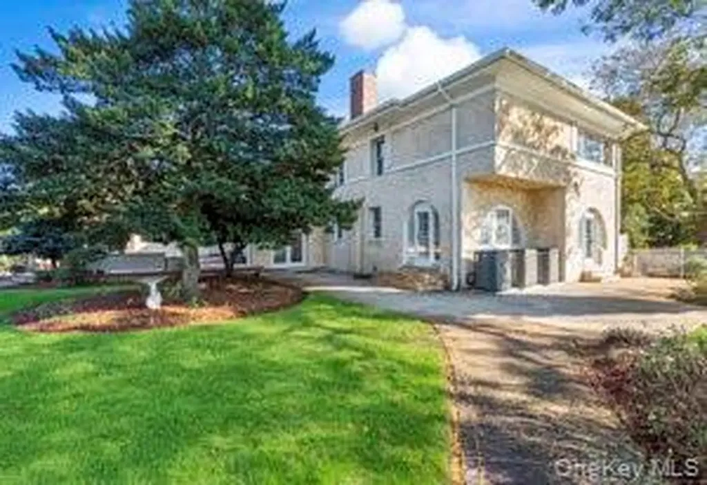 68 E Bayberry Road Islip NY 11751