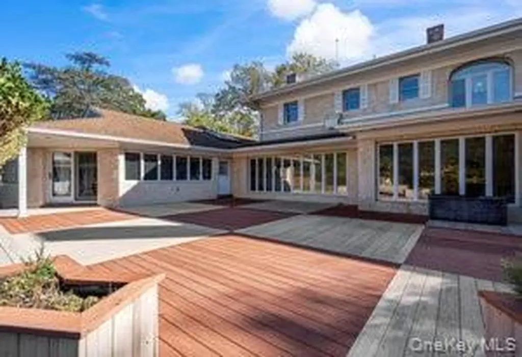 68 E Bayberry Road Islip NY 11751