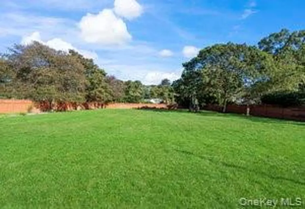 68 E Bayberry Road Islip NY 11751