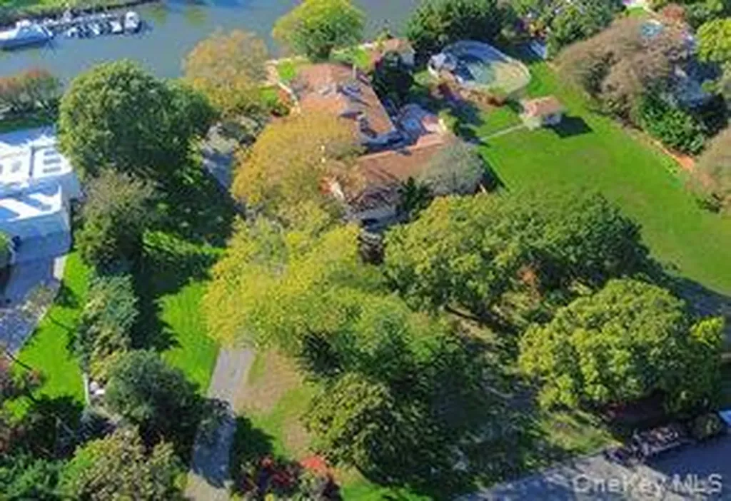 68 E Bayberry Road Islip NY 11751