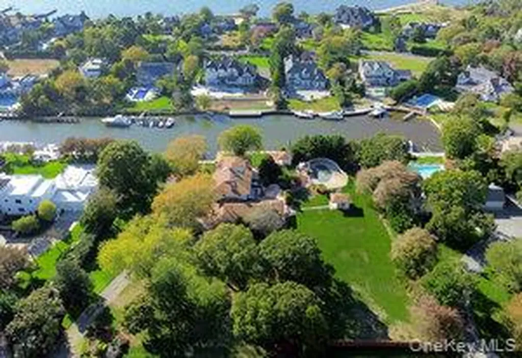 68 E Bayberry Road Islip NY 11751