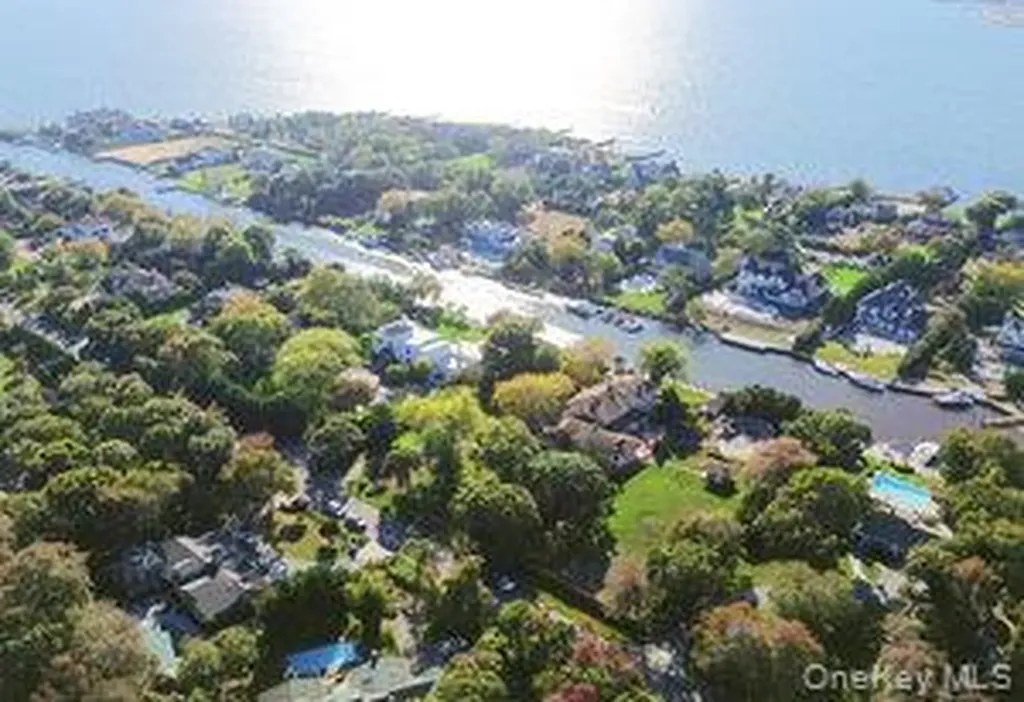 68 E Bayberry Road Islip NY 11751