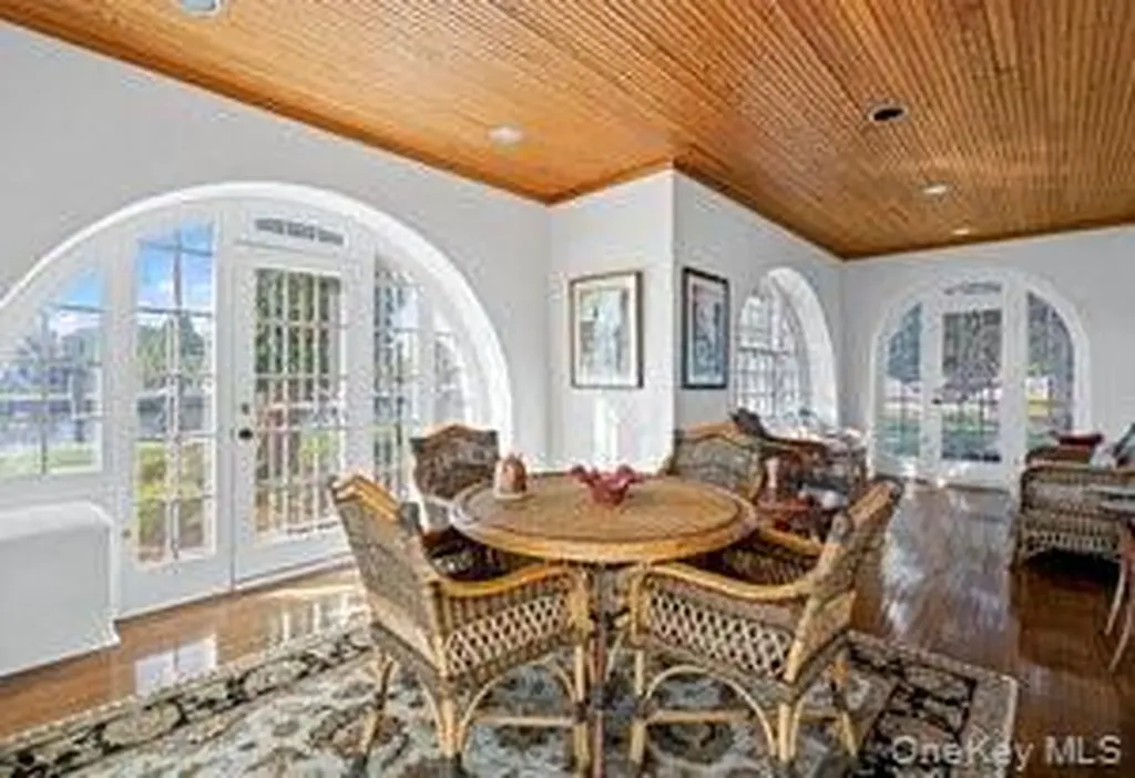 68 E Bayberry Road Islip NY 11751