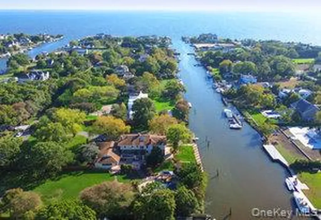 68 E Bayberry Road Islip NY 11751