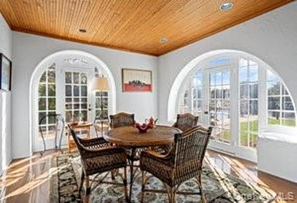 68 E Bayberry Road Islip NY 11751