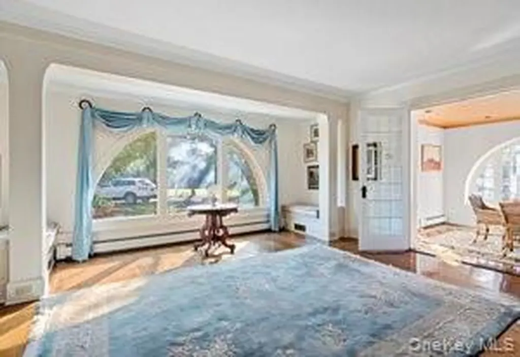 68 E Bayberry Road Islip NY 11751