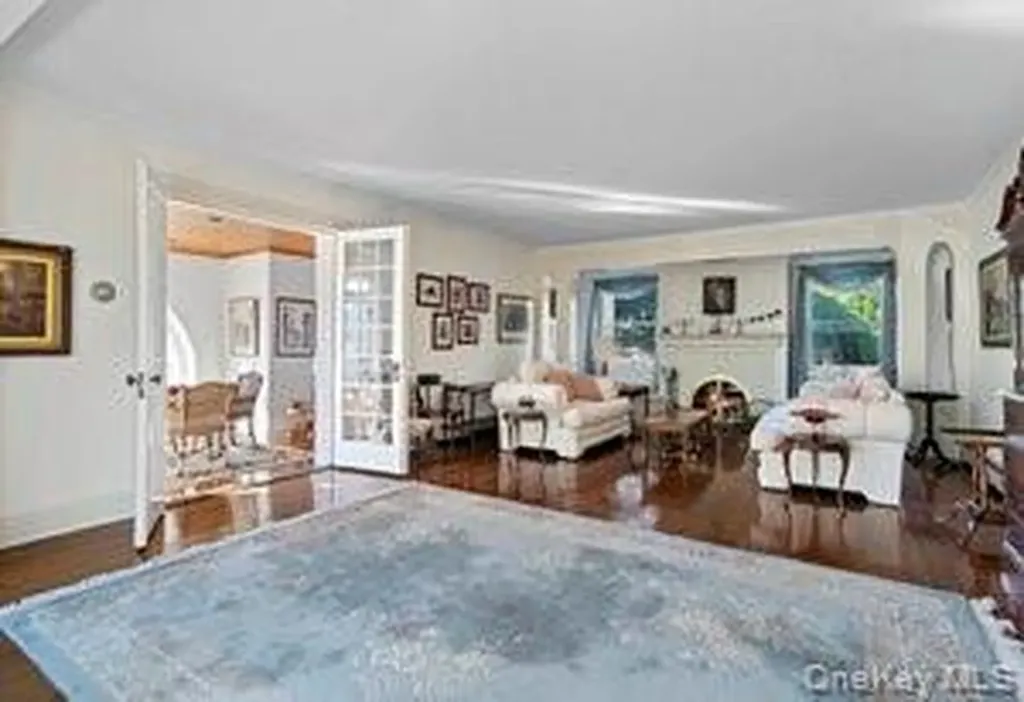 68 E Bayberry Road Islip NY 11751