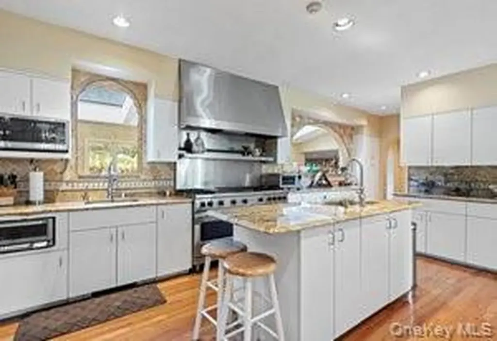 68 E Bayberry Road Islip NY 11751