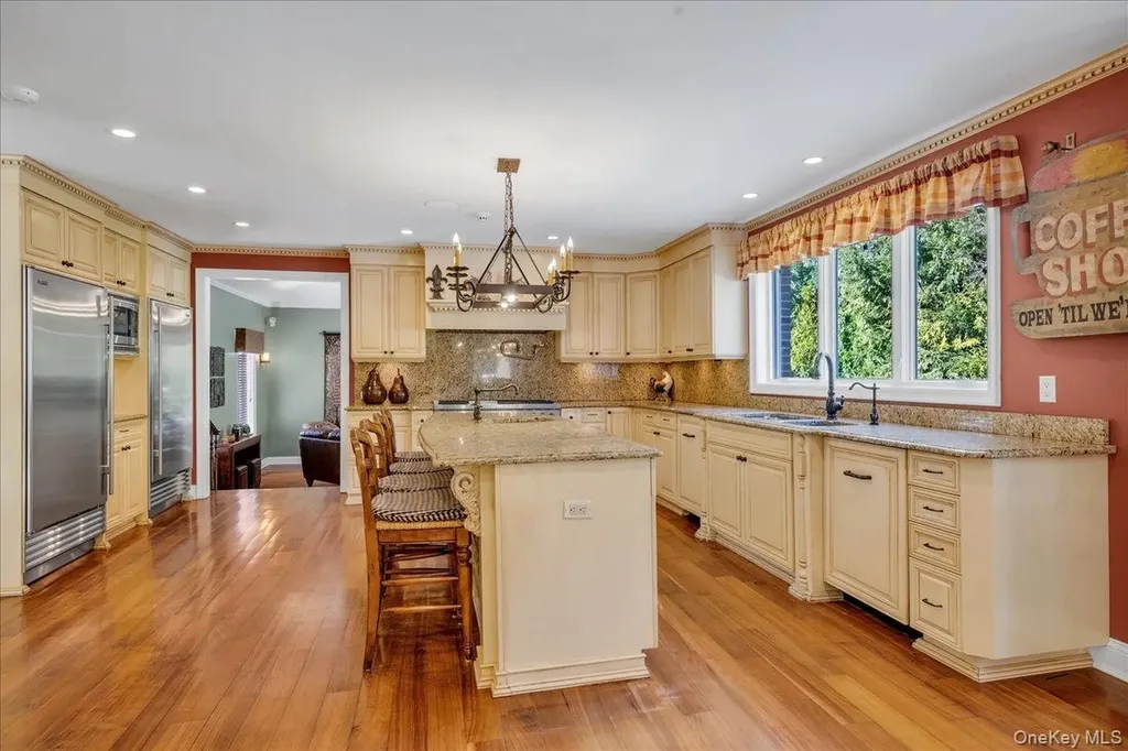 29 Pine Hill Road Great Neck NY 11020