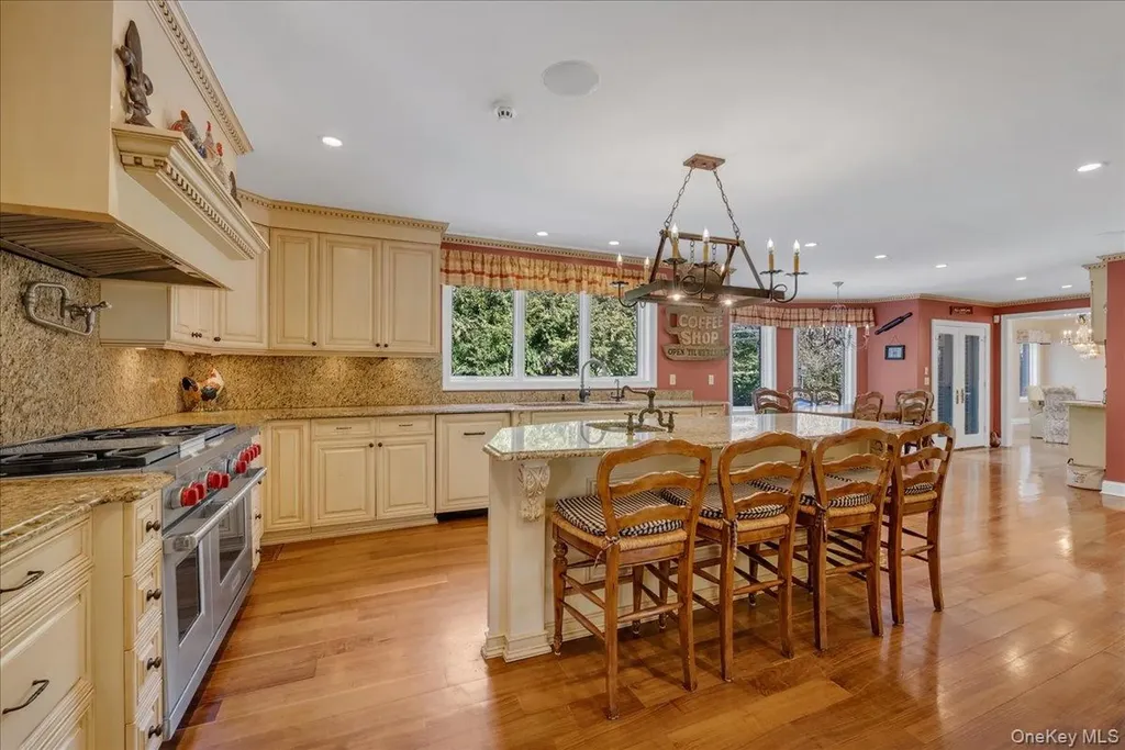 29 Pine Hill Road Great Neck NY 11020
