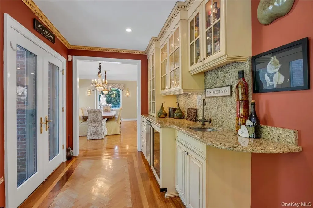 29 Pine Hill Road Great Neck NY 11020