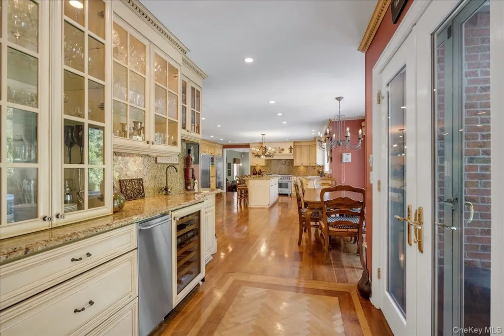 29 Pine Hill Road Great Neck NY 11020