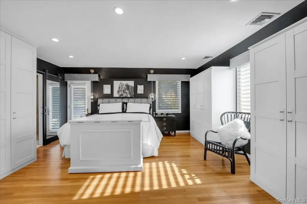 29 Pine Hill Road Great Neck NY 11020